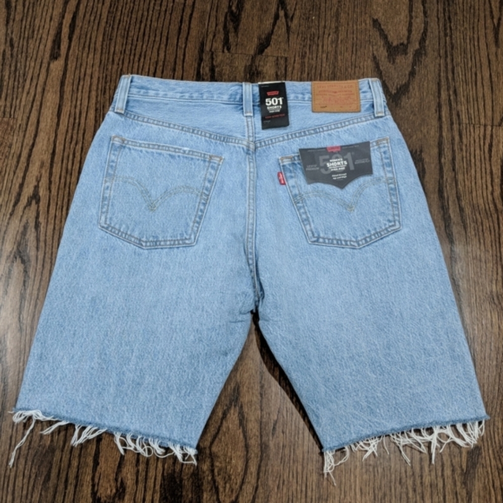 Levi's 501 Slouch Shorts in Slouch Around Distress - Picture 6 of 8